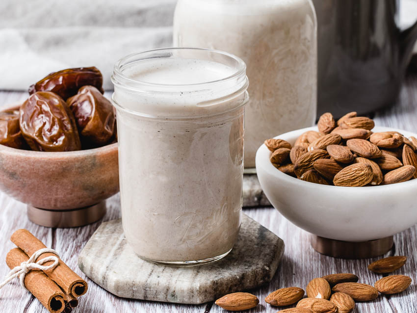 Almond/Cashew nuts date milk